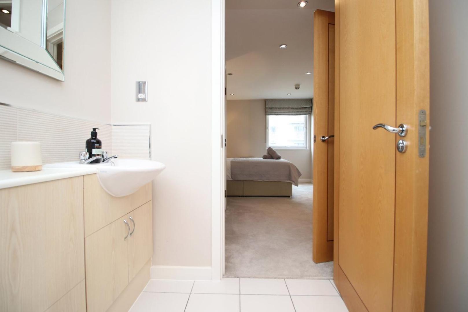 Ferienwohnung Perfect Getaway In Cardiff Marina Exterior foto